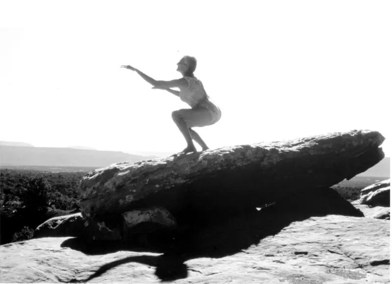MRW - Perch on rock with two arms 