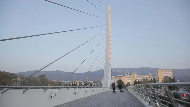The outcasts of the Calatrava Bridge
